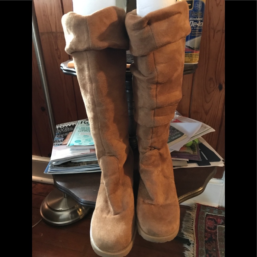 Suede wedge boots